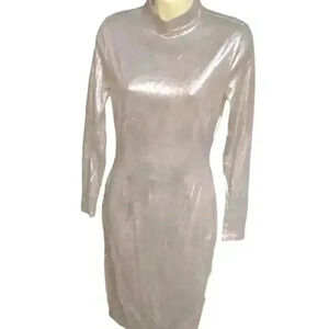 Absolutely Gorgeous Dress. This PICTURE DOES IT NO JUSTICE AT ALL.